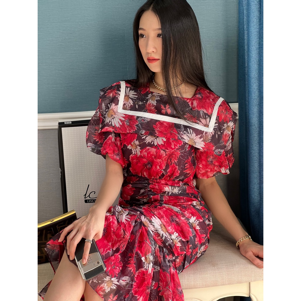 Scarlet dress đỏ họa tiết hoa nổi bật