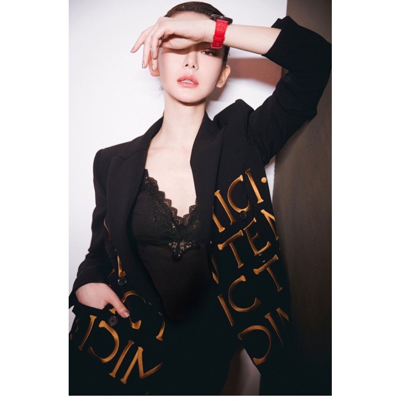 Vest thêu chữ thiết kế qccc