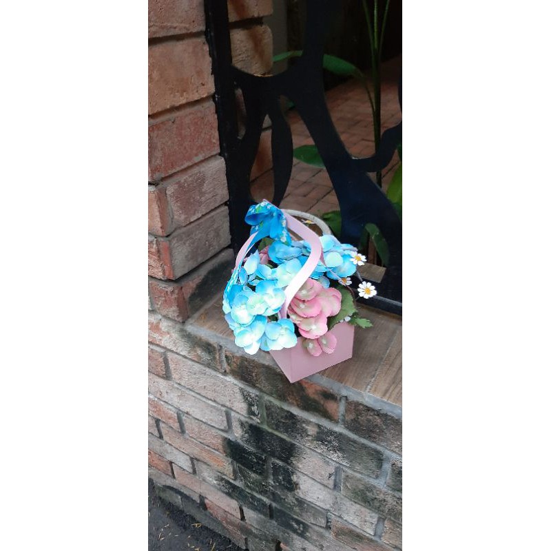 Giỏ hoa giấy mĩ thuật