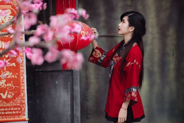 Áo Nhật Bình màu đỏ loại ngắn | BigBuy360 - bigbuy360.vn