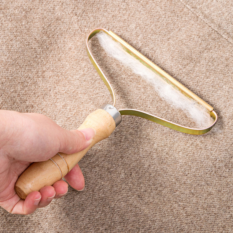 Bàn chải loại bỏ lông tóc trên quần áo đơn giản tiện lợi