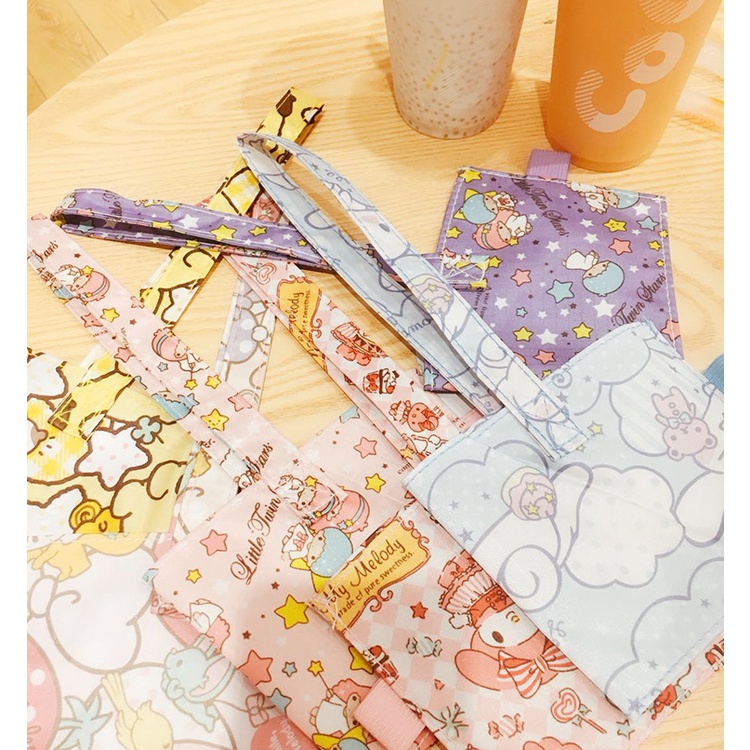 Quai Vải Xách Ly Trà Sữa, Cafe Tiện Lợi Sanrio