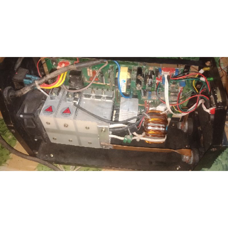 Máy hàn que 250 hàn điện yếu hàn que 3.2 đến 4ly..igbt công nghệ thái lan.hikachi