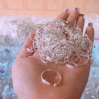 Nhẫn lông vũ bạc ta