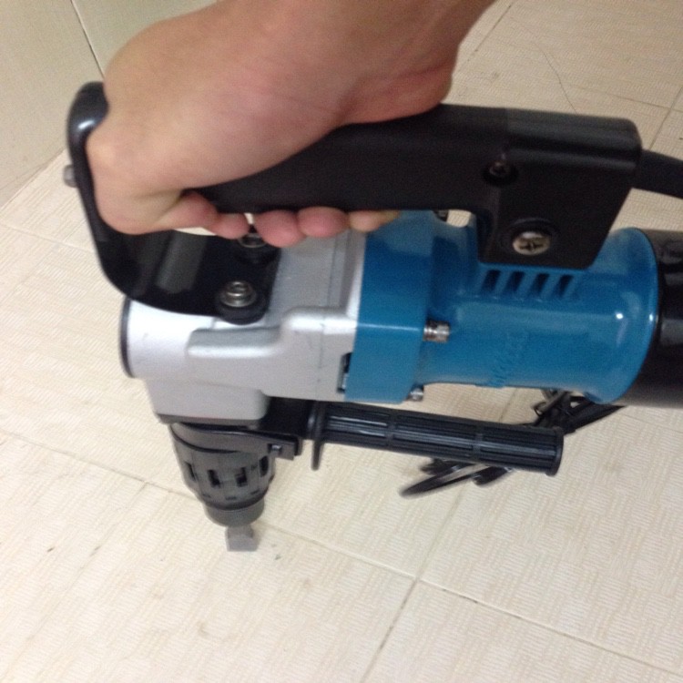 Máy đục bê tông chuyên dụng Makita HM0810 công suất 900W