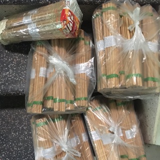 Combo 50 đôi đũa vuông loại b x45= 225k đũa gỗ kim giao