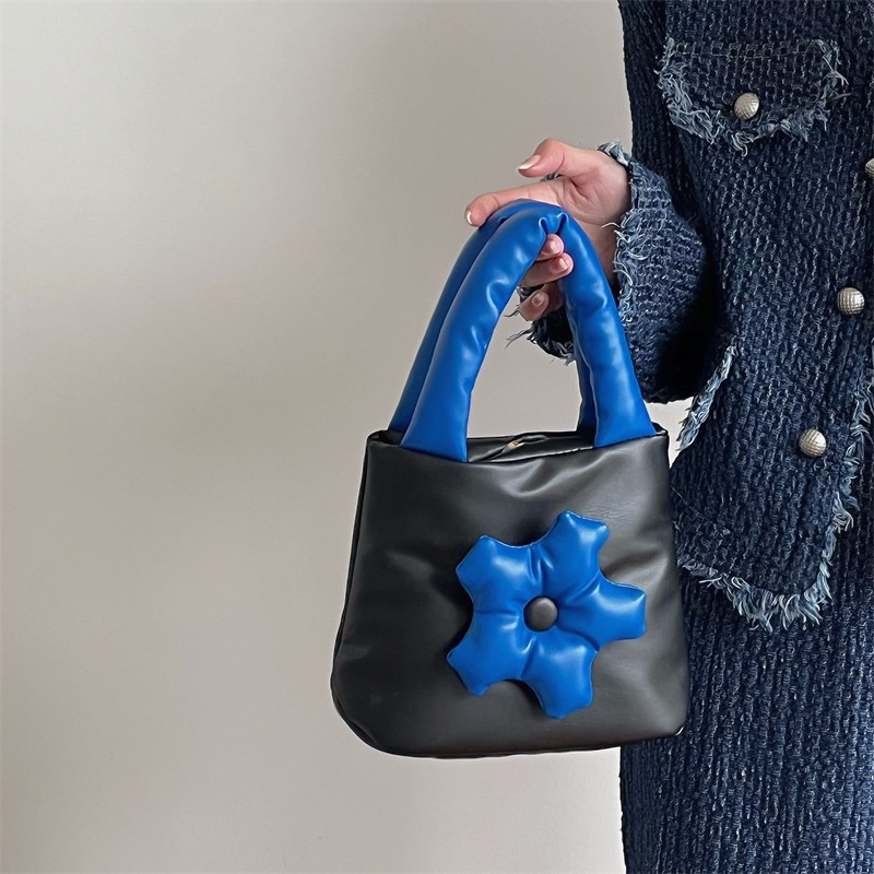 Túi Đeo Chéo Mềm Mại Hình Hoa Nhỏ Màu Xanh Dương Dễ Thương Cho Nữ