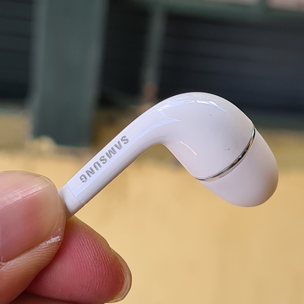 Tai nghe Samsung S5 EG900BW dây dẹt chống rối