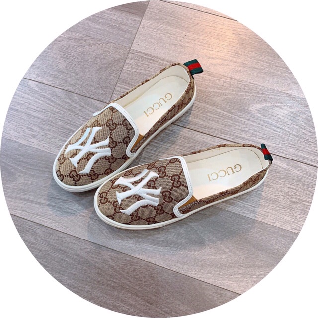 Giày slip on thêu chữ NY | BigBuy360 - bigbuy360.vn