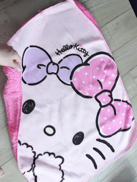 Chăn chuột mickey + hello kitty