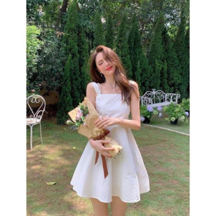Đầm trắng hở lưng cột nơ dây chuỗi nhẹ nhàng xinh xắn | BigBuy360 - bigbuy360.vn