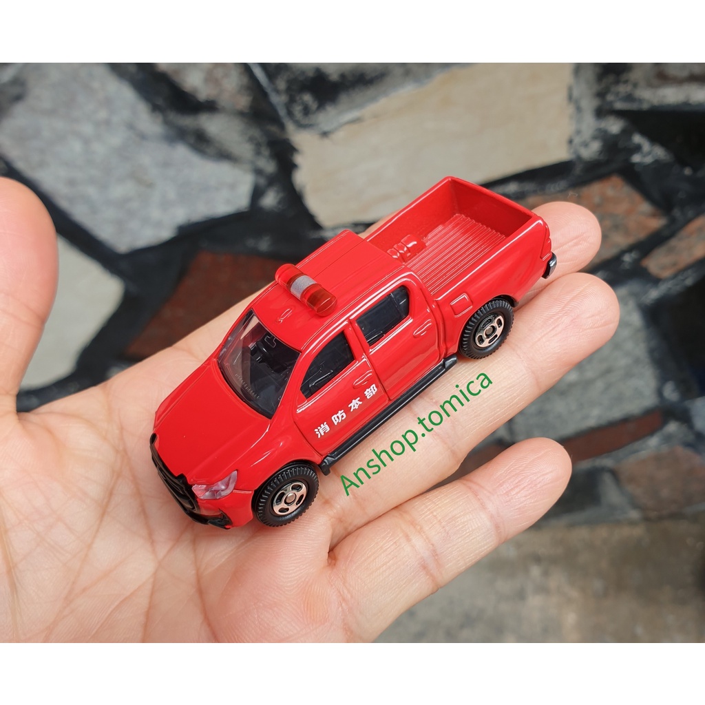 Mô hình xe Hilux bán tải cứu hỏa màu đỏ tomica Nhật Bản