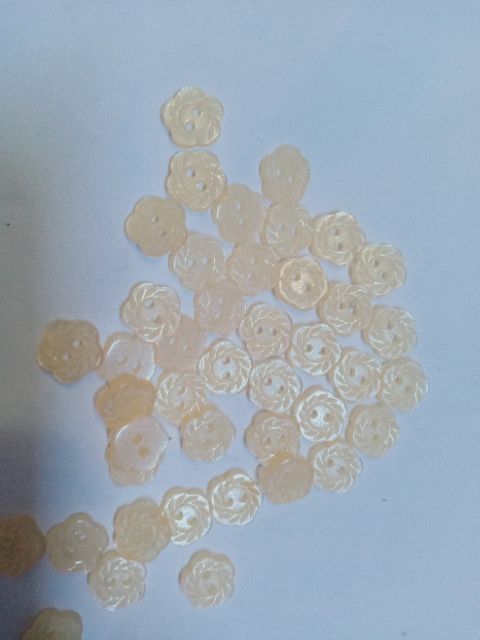 Set 50c Cúc nhựa hình bông hoa