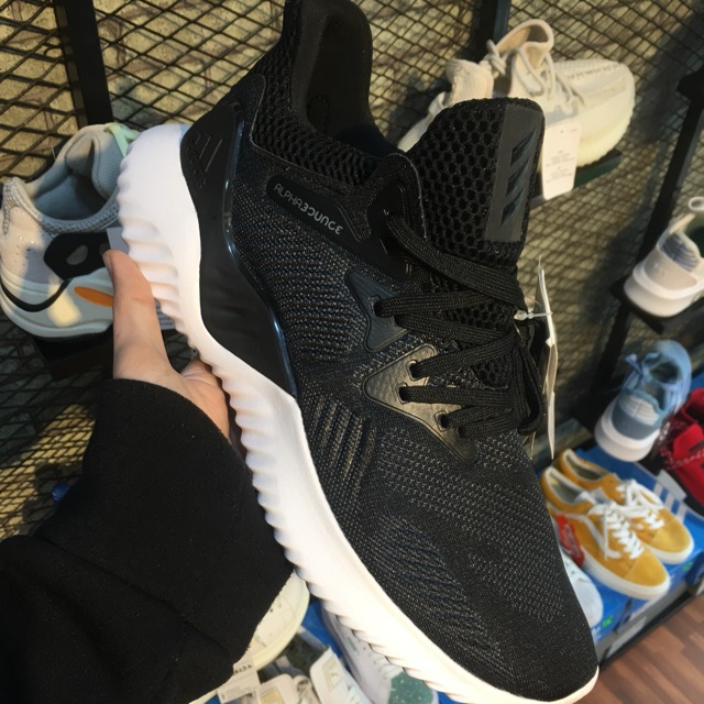 Giày sneaker