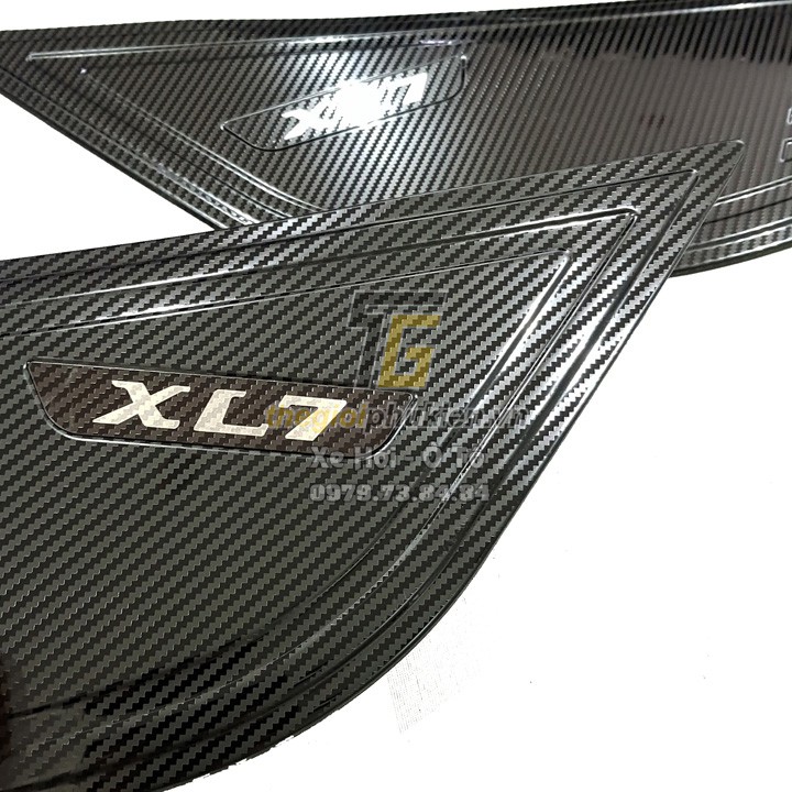 Ốp Tapli cánh cửa cacbon xe Suzuki XL7 2020- 2021 - Vân carbon cao cấp