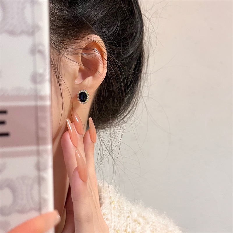 [JUNG/Jung Accessories] Bông tai/Hoa tai hợp kim hình oval đính đá màu đen phong cách Hàn Quốc