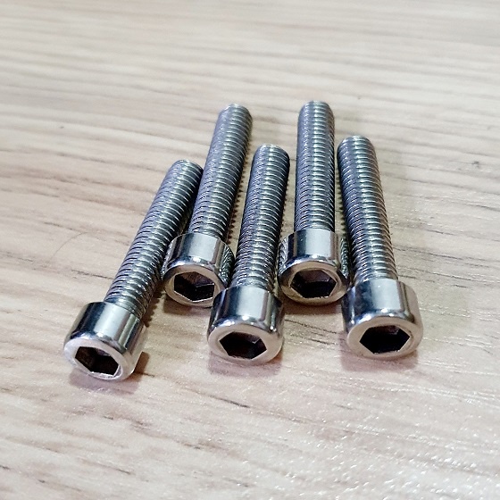Gói 5 Bulong Đầu Trụ Lục Giác Chìm Size M6 Chiều Dài Tổng 35mm Chất Liệu Inox Sáng Bóng