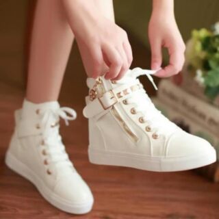 Giày sneaker nữ cổ cao nạm kim loại MSP 2109 (Trắng)