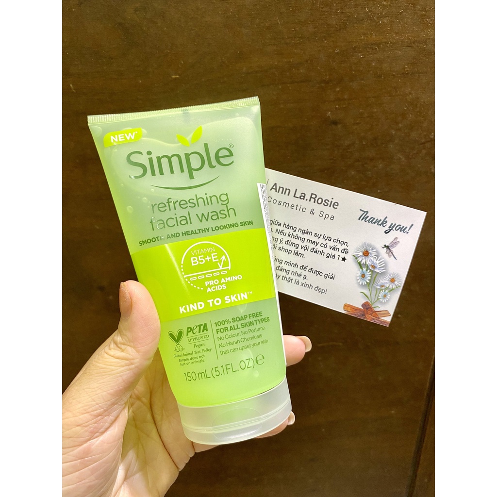 Sữa rửa mặt dạng Gel Simple Refreshing Facial Wash 150ml