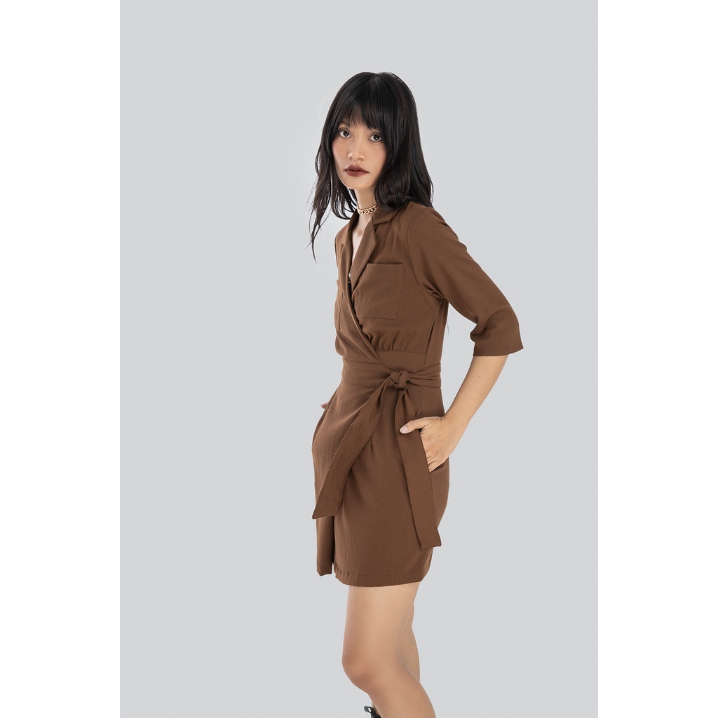 Đầm Maybi ôm nâu đậm cổ đan-tông đắp vạt