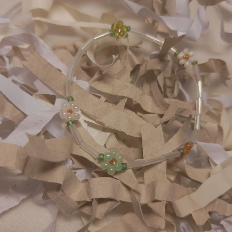 Nhẫn và vòng tay hoa hạt cườm lấy cảm hứng từ bức tranh The water lily pond