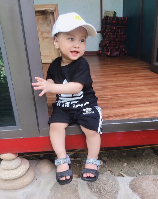 Bộ adidas kid ba lá đen bé trai