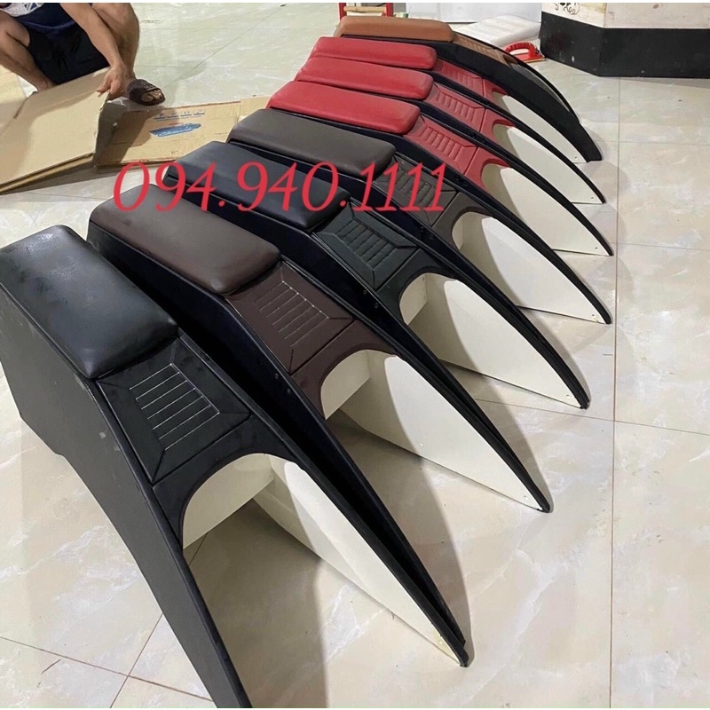 Yên ngựa tỳ tay độ cho xe i10 . Vẫn giữ nguyên phanh tay cơ . Đặt vào là ôm khít