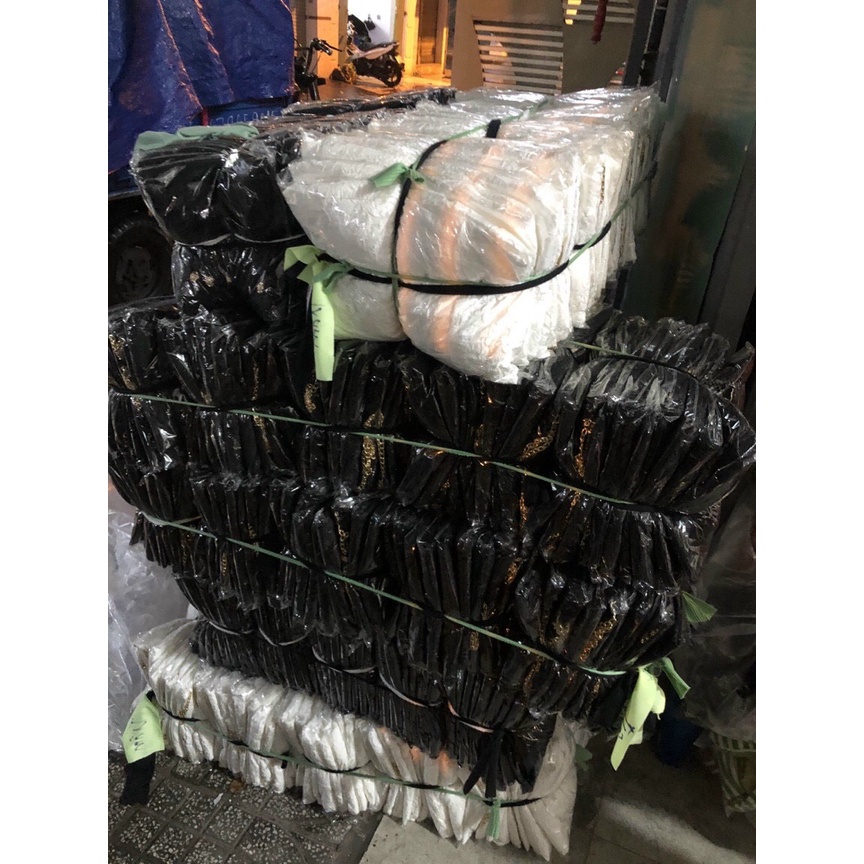 đầm gấm xòe cúp ngực dây xích