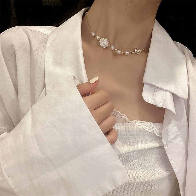 Vòng cổ choker hạt trai mặt hoa hồng và cánh bướm VC009 Leous Accessories