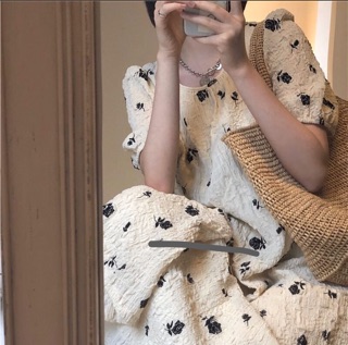 Quần short jeans + Váy maxi hoa