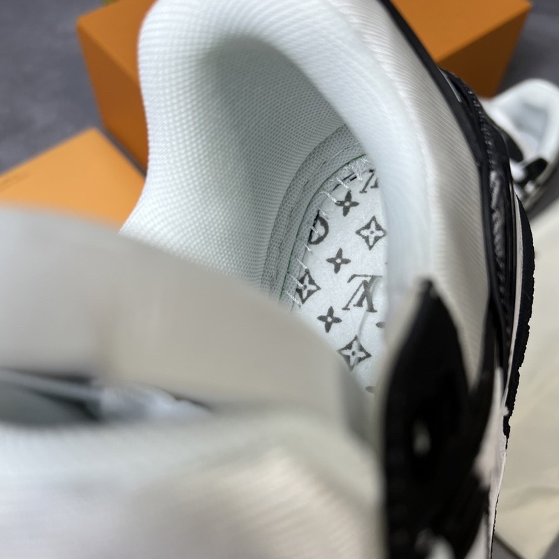 GIÀY LV ĐEN TRẮNG LAI AU CAO CẤP 1:1