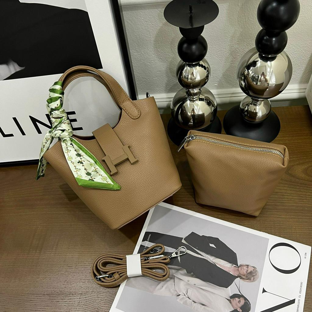 Túi dáng làn size 20 cm Qc chất mềm tặng kèm khăn lụa(không hộp)