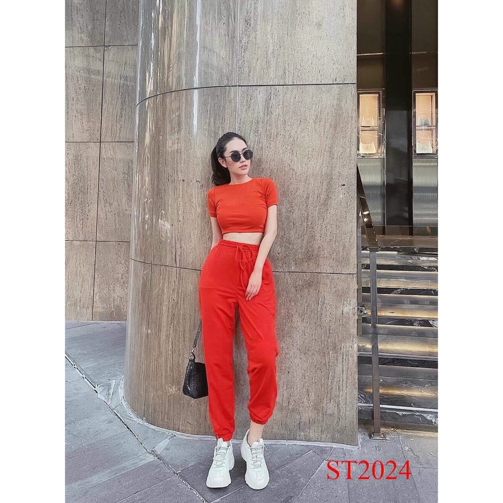 Set áo croptop và quần dài phong cách thể thao