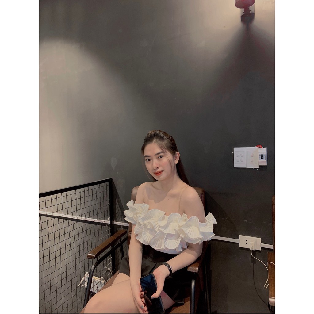 Áo trắng trễ vai bèo dập ly xinh xắn