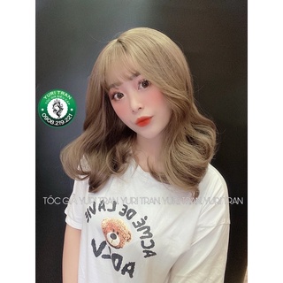 TÓC GIẢ NỮ YURI TRAN[ảnh thật] xoăn dợn ngắn vàng rêu độc quyền nhà em, đội lên trắng bóc gương mặt luôn ạ