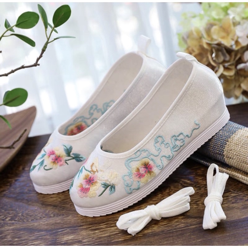 Giày cổ trang Trung quốc thêu hoa