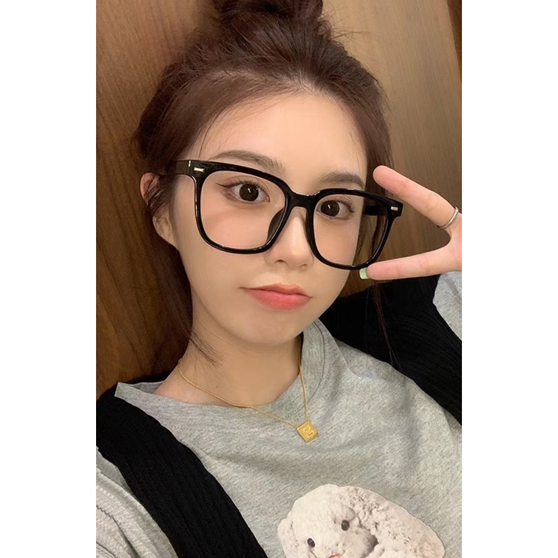 Mắt Kính Chống Tia Bức Xạ Thời Trang Mới Cho Cả Nam Và Nữ