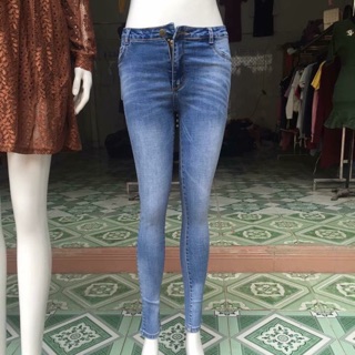 Quần bò nữ màu xanh xả lỗ