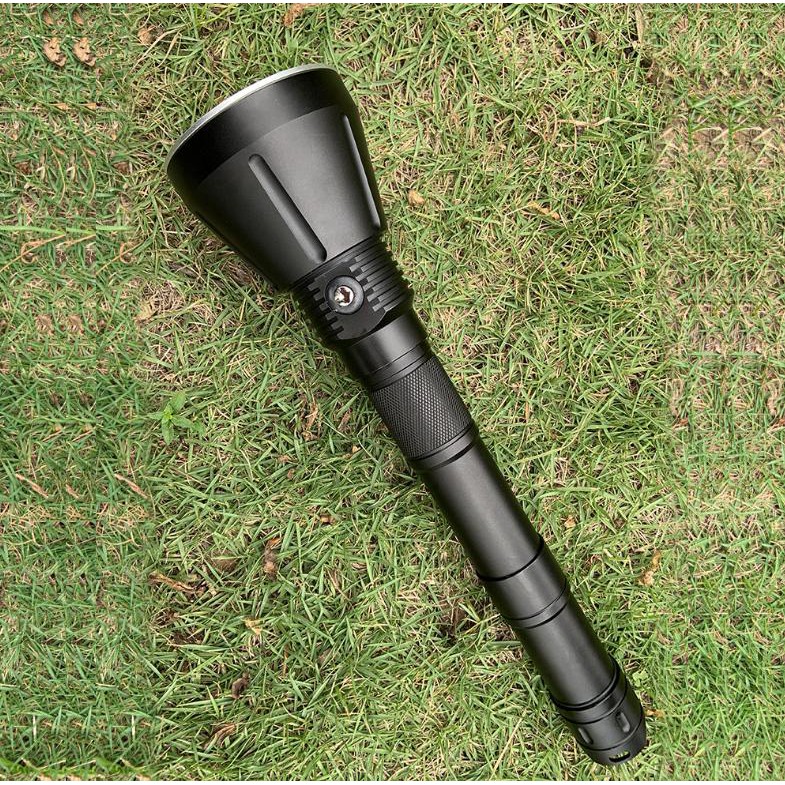 Đèn pin L6 3 cree XHp70.2 công suất 120w quang thông 18000 lumen sáng mạnh,có thể lặn ở độ sâu 30m