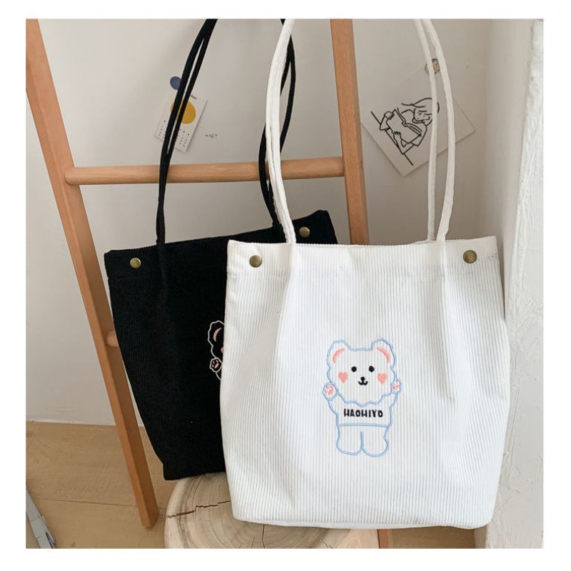 Túi tote vải đeo vai nhung tăm hình gấu thêu 3 nút bấm form túi cứng cáp sang xịn mịn mã TP1 | tiemtuitotebypat