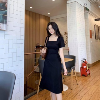 Váy đan eo đen và trắng