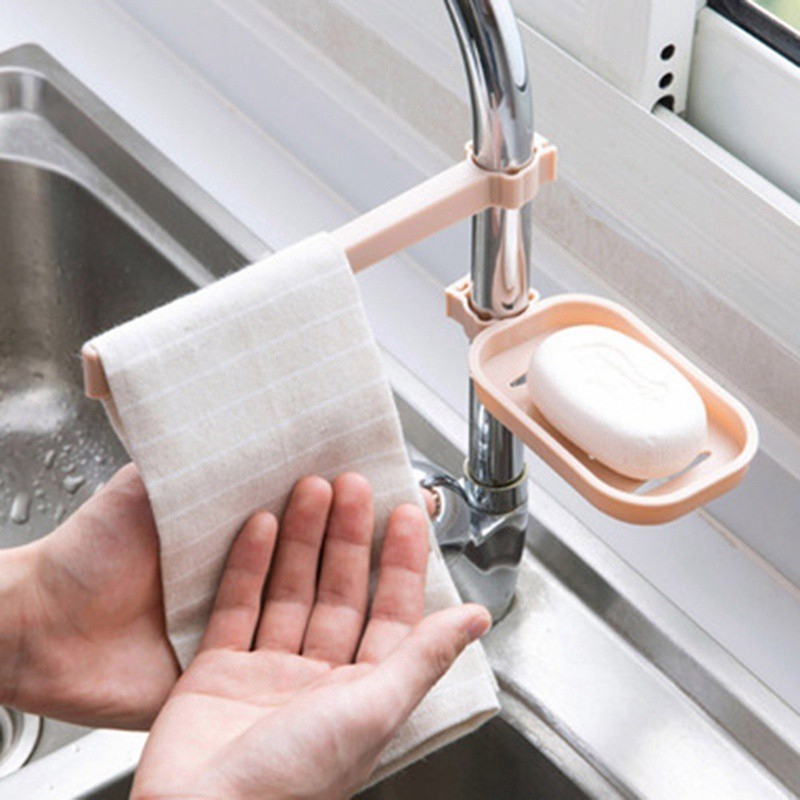 Giá nhựa treo khăn và để xà phòng kẹp vòi nước bồn rửa tiện dụng