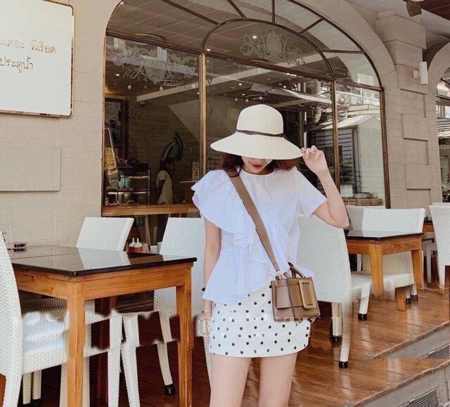 Áo sơmi trắng đáp bèo, chất satin Hàn thoáng mát | BigBuy360 - bigbuy360.vn