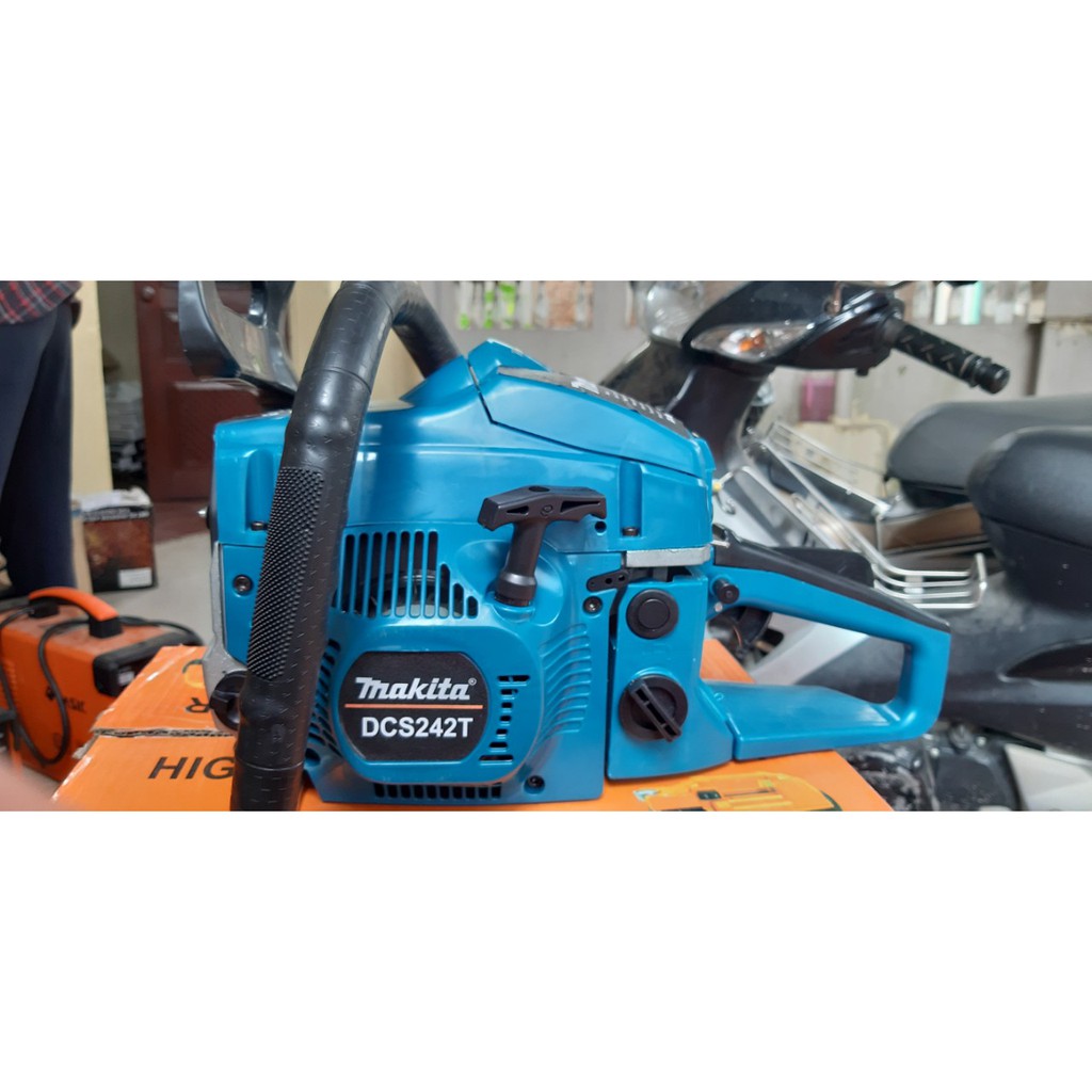 Máy cưa xích chạy xăng Makita 68CC