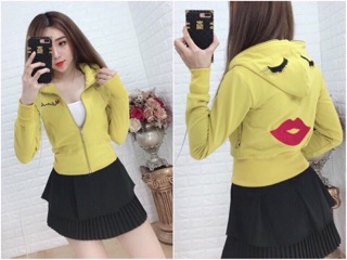 Khoác lửng ôm eo thêu môi dễ thương