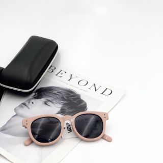Mắt kính vans aut