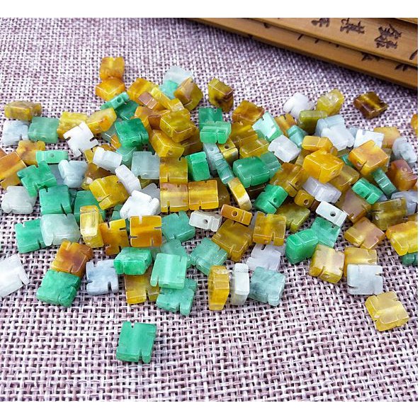 gói 1 viên charm chữ Vạn đá 4x8mm tự nhiên, lỗ xỏ 1mm làm vòng P131-23-MH 2634
