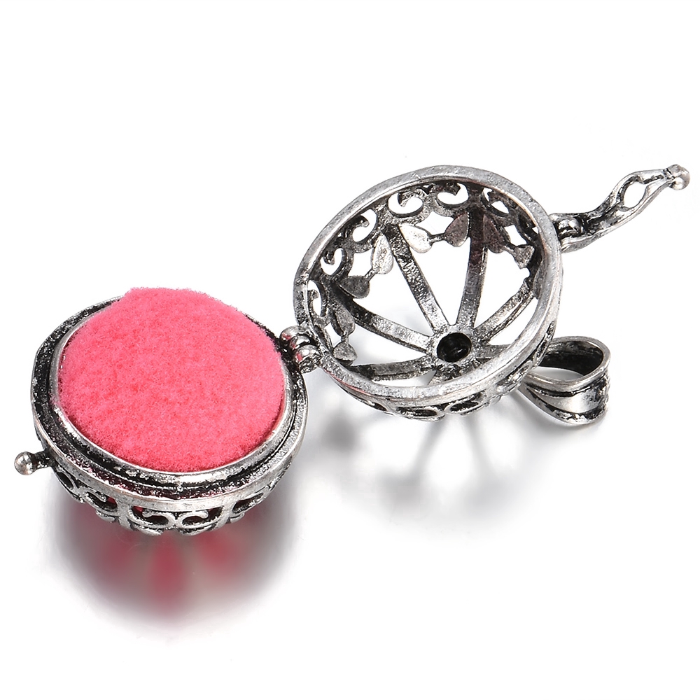 Dây chuyền quả cầu khắc họa tiết kèm bóng lông phong cách cổ điển độc đáo