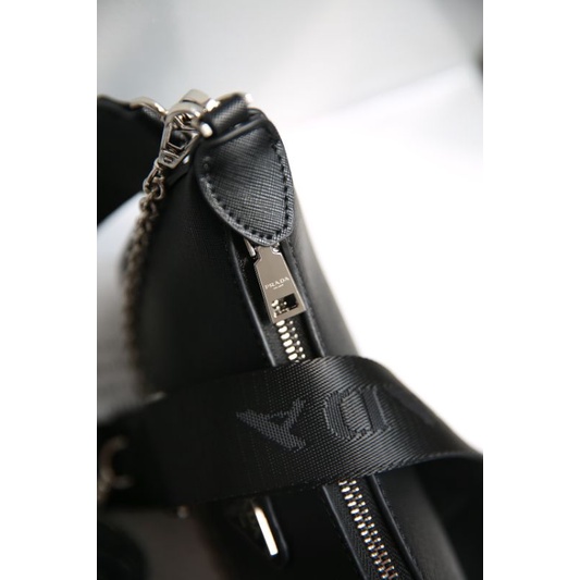 Túi chéo nữ Pra.da da xước sz25cm kèm quai đeo bản to+dây xích+ví nhỏ fullbox