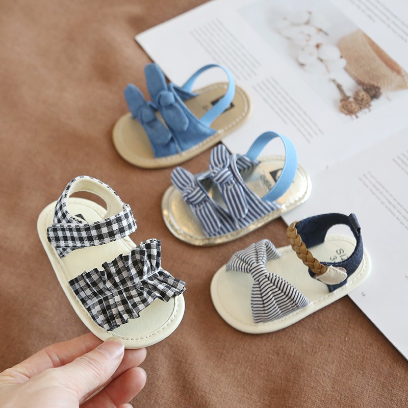  Giày sandal tập đi thiết kế nơ thắt chống trượt cho bé gái